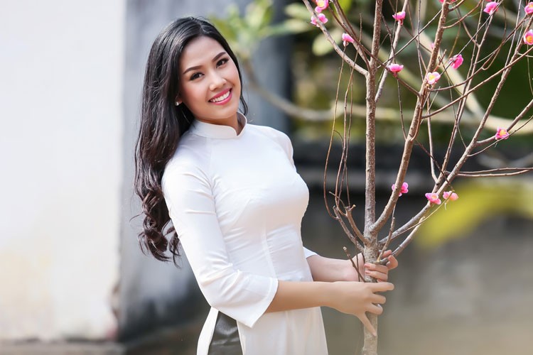 Top 25 Miss World Nguyen Thi Loan ve Phu Tho hat Xoan-Hinh-11